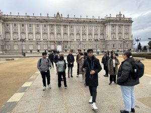 Students outside of the Royal Palace of Madrid.